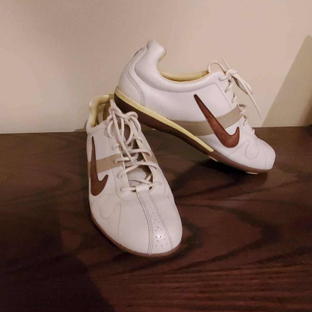 Shoes - Picture 2 of 4
